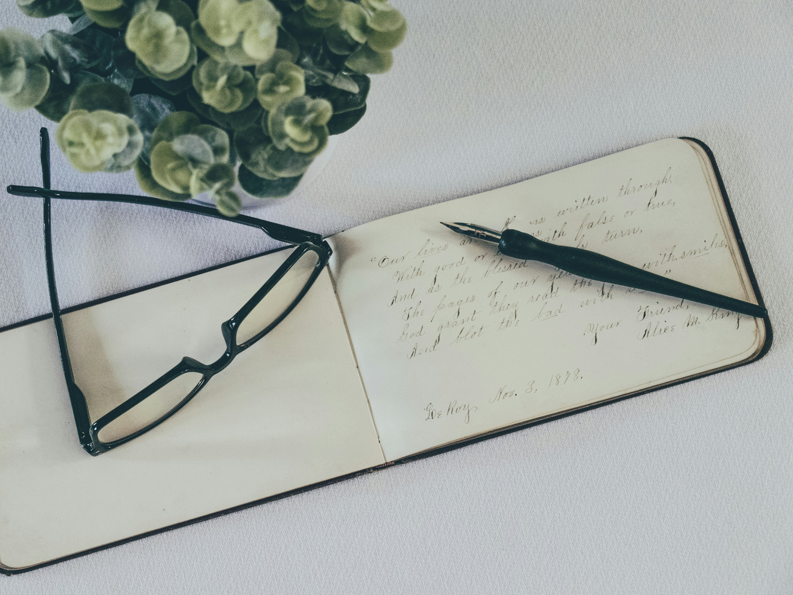 The Memoirist’s Private Journal: 7 Prompts to Uncover Your Book’s Core Theme